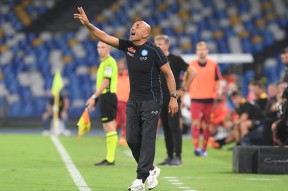 贝博体育 -包含意大利杯倒计时，西汉姆今夜内部沟通，细节引发关注，气氛紧张，赛程密集仍需轮换的词条