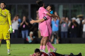 贝博棋牌 -欧超杯加时末段走向成谜；迈阿密热火队长鼓劲；质疑声仍在；控场能力受关注(外国人空翻牛人合集)