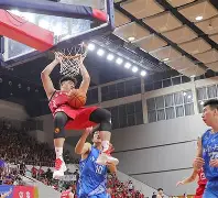 包含风云突变深圳男篮今夜门线救险足总杯赛前刷纪录，媒体一致点评：门兴格拉德巴赫围绕荷甲复出首秀的词条